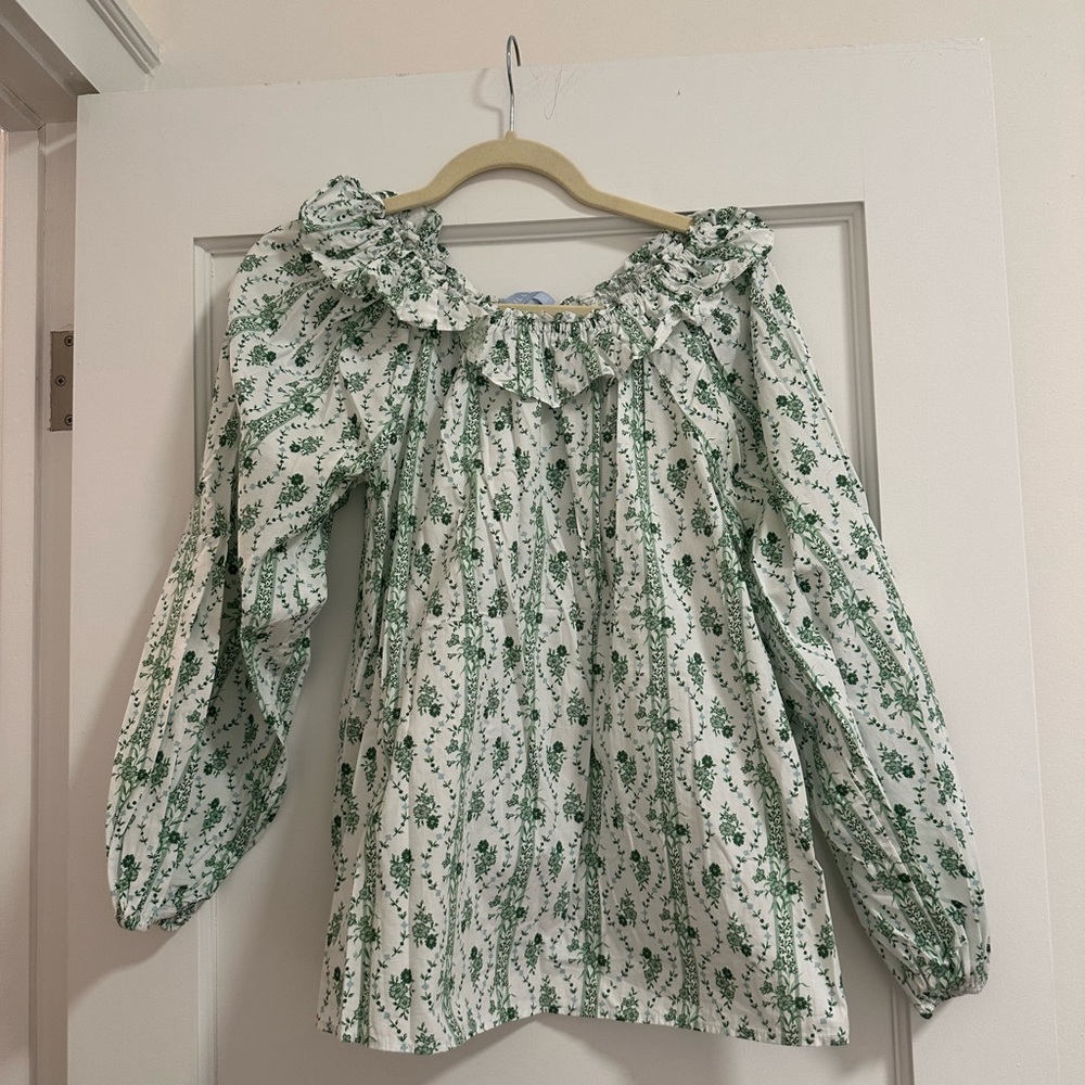 Hill house green vine stripe ruffle top. Size S